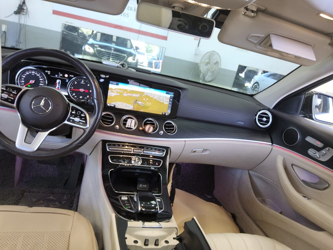 MERCEDES-BENZ E-CLASS (5TH GEN) E220d 4MATIC EXCLUSIVE 2020 - zdjęcie 11