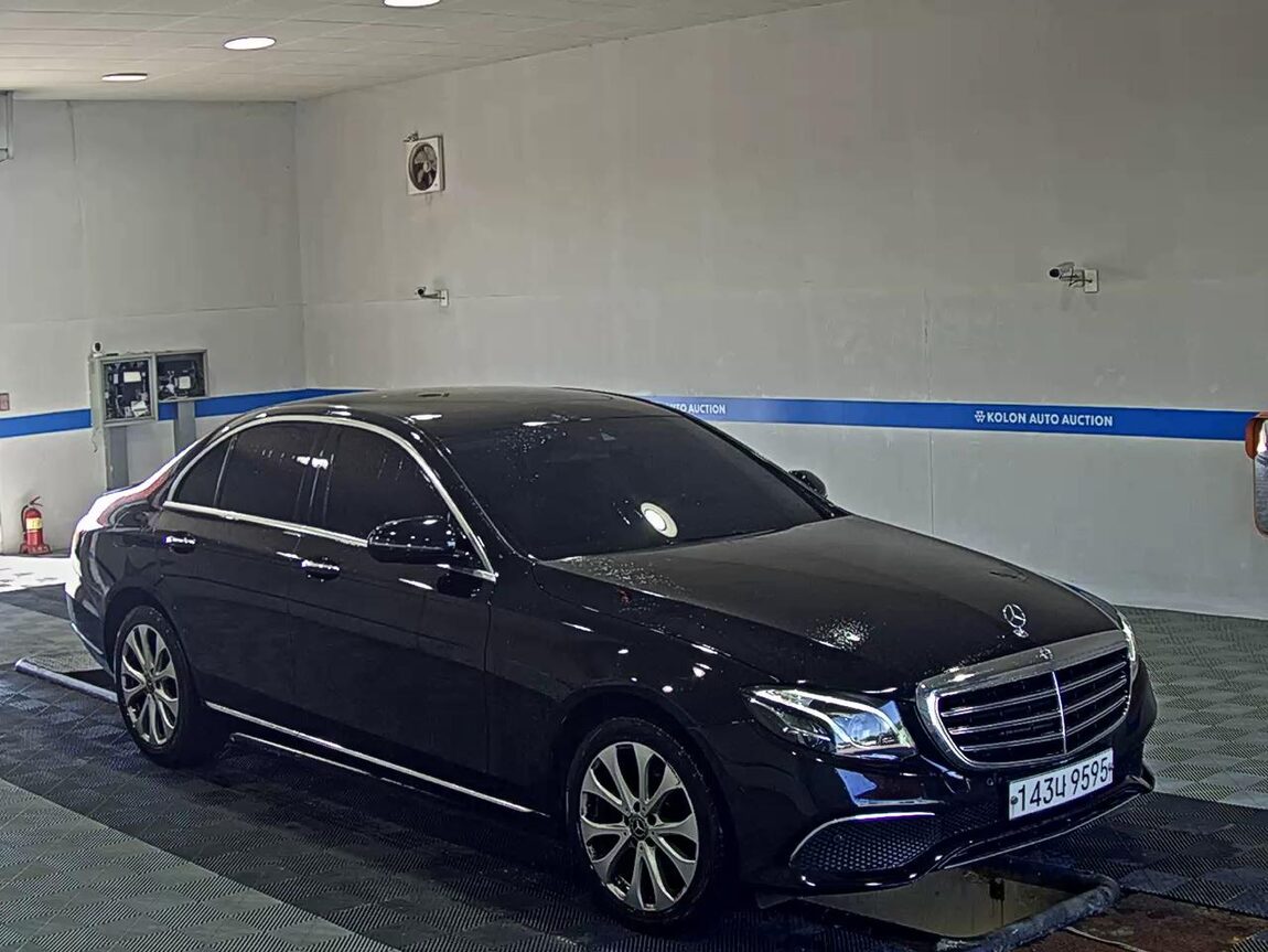 MERCEDES-BENZ E-CLASS (5TH GEN) E220d 4MATIC EXCLUSIVE 2020 - zdjęcie 3