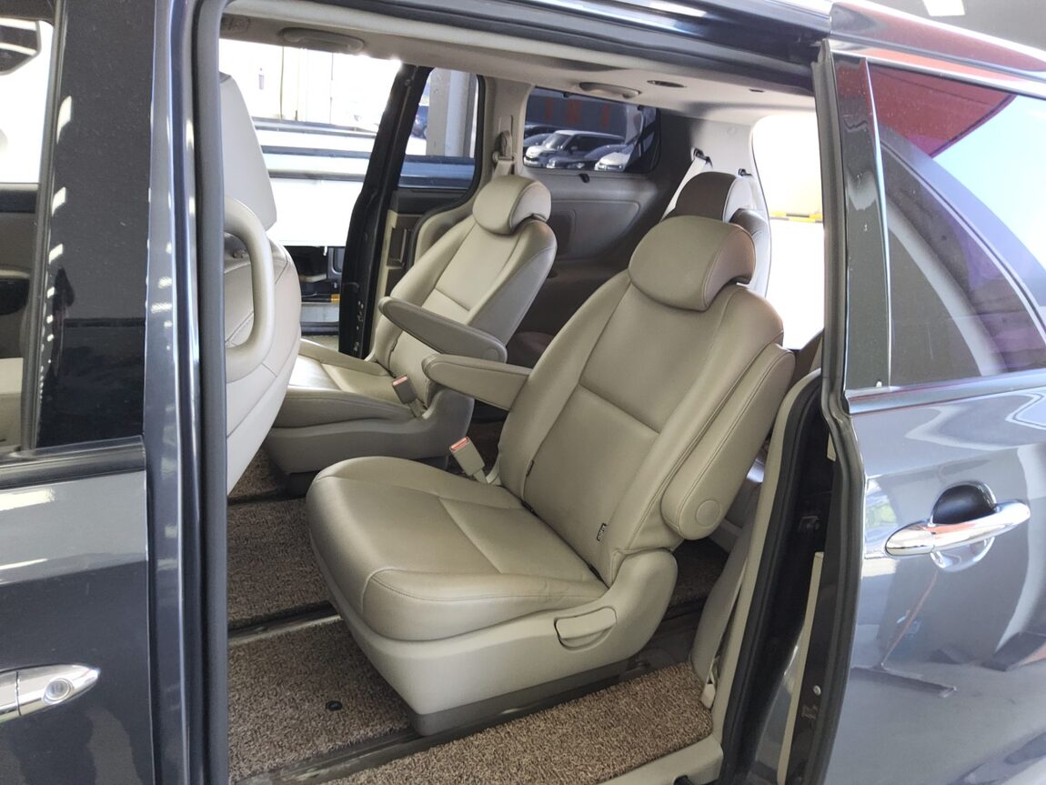 KIA ALL NEW CARNIVAL 9-SEATER DIESEL PRESTIGE 2017 - zdjęcie 12