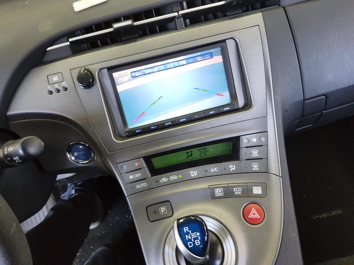 TOYOTA PRIUS (3RD GEN) 1.8 2015 - zdjęcie 17