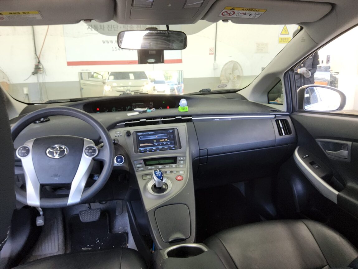 TOYOTA PRIUS (3RD GEN) 1.8 2015 - zdjęcie 11
