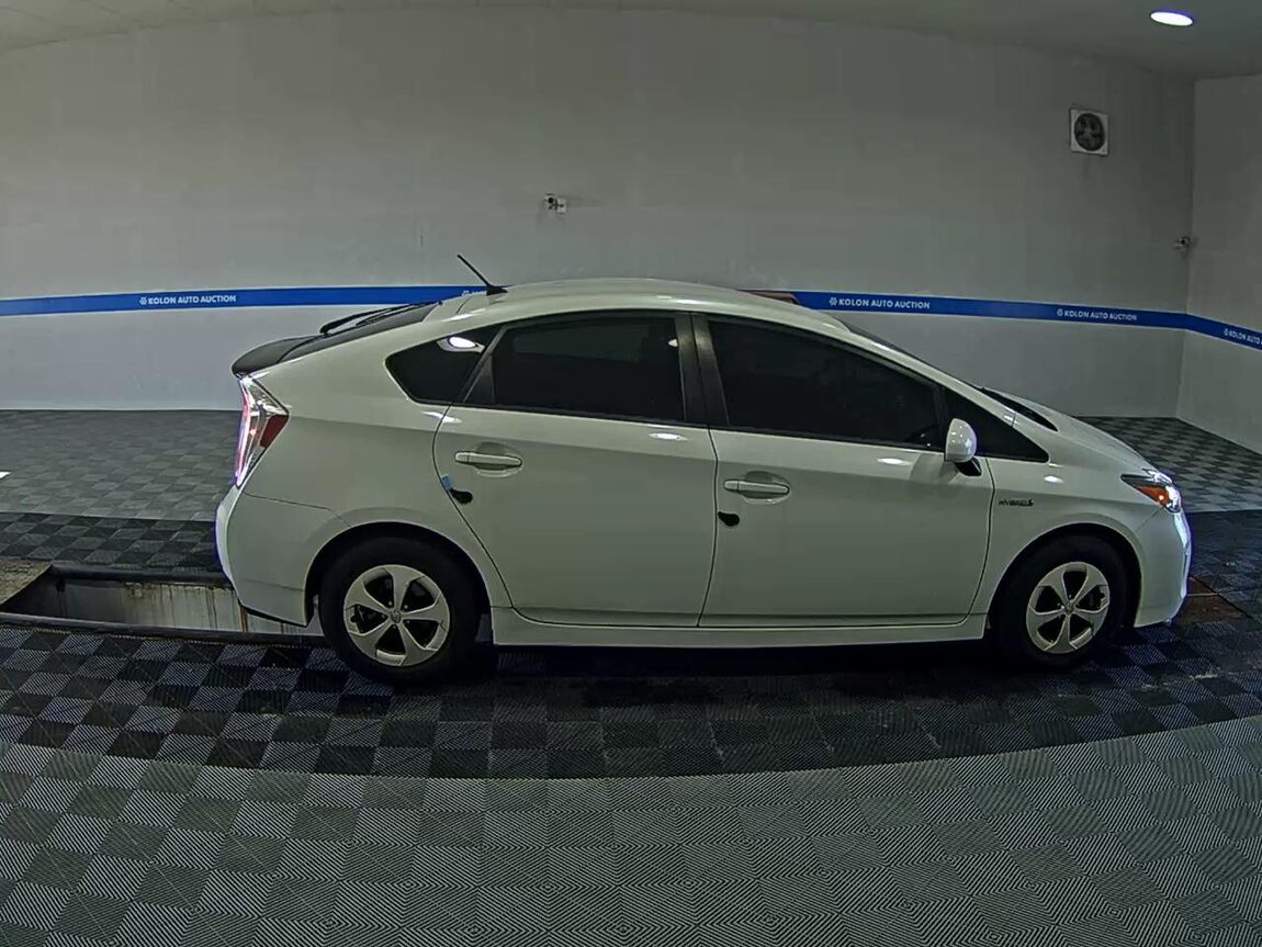 TOYOTA PRIUS (3RD GEN) 1.8 2015 - zdjęcie 4