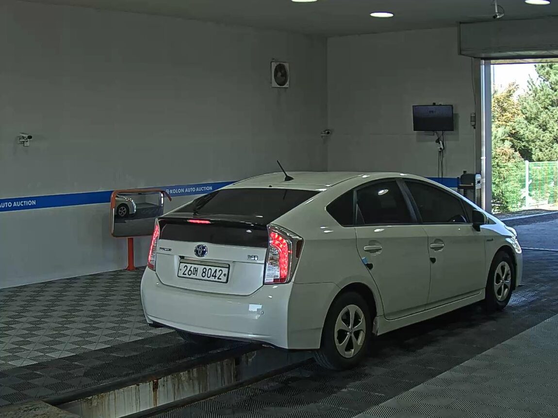 TOYOTA PRIUS (3RD GEN) 1.8 2015 - zdjęcie 5