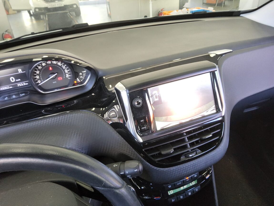 PEUGEOT 2008 1.6 BlueHDi FELINE 2016 - zdjęcie 17