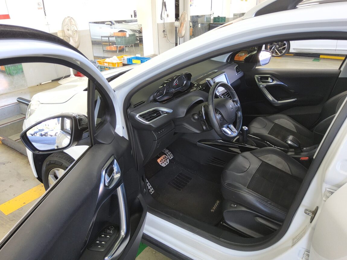 PEUGEOT 2008 1.6 BlueHDi FELINE 2016 - zdjęcie 10