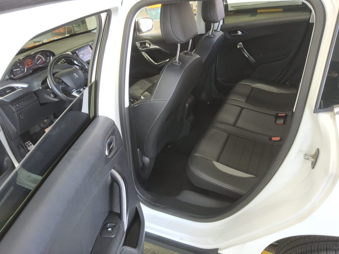 PEUGEOT 2008 1.6 BlueHDi FELINE 2016 - zdjęcie 12