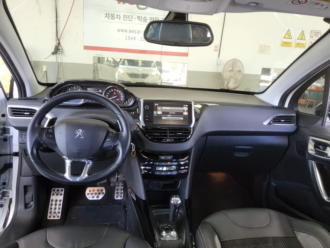 PEUGEOT 2008 1.6 BlueHDi FELINE 2016 - zdjęcie 11
