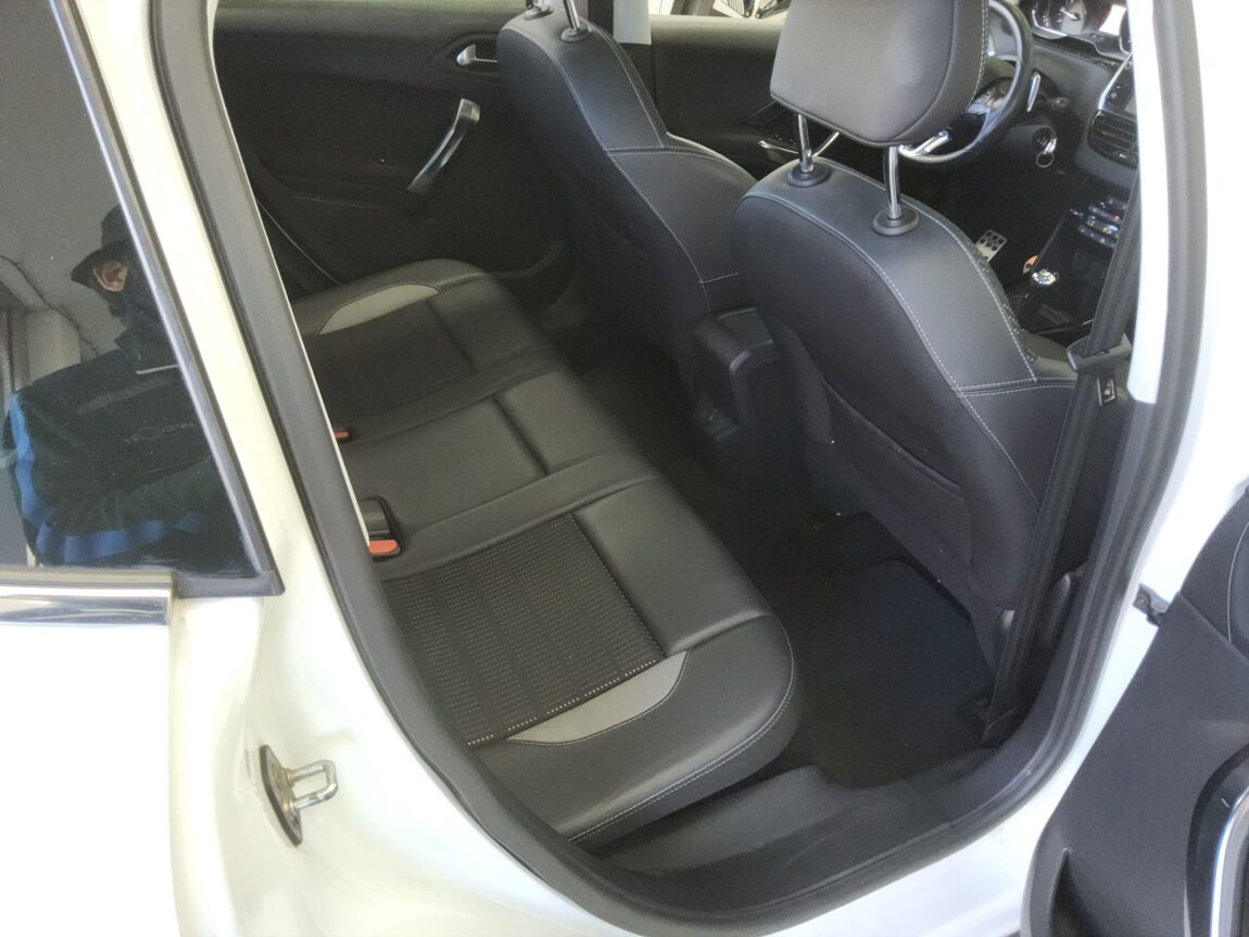 PEUGEOT 2008 1.6 BlueHDi FELINE 2016 - zdjęcie 13
