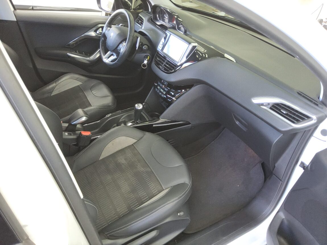 PEUGEOT 2008 1.6 BlueHDi FELINE 2016 - zdjęcie 14