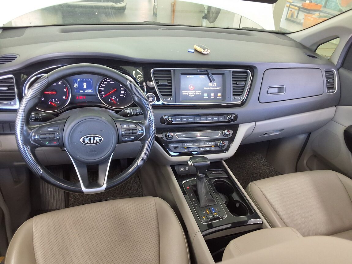 KIA ALL NEW CARNIVAL 9-SEATER DIESEL PRESTIGE 2017 - zdjęcie 11