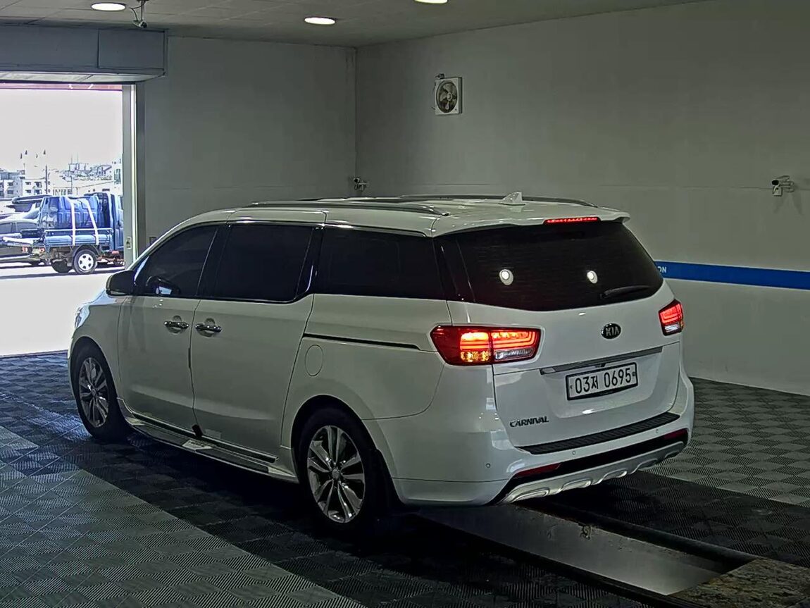 KIA ALL NEW CARNIVAL 9-SEATER DIESEL PRESTIGE 2017 - zdjęcie 6