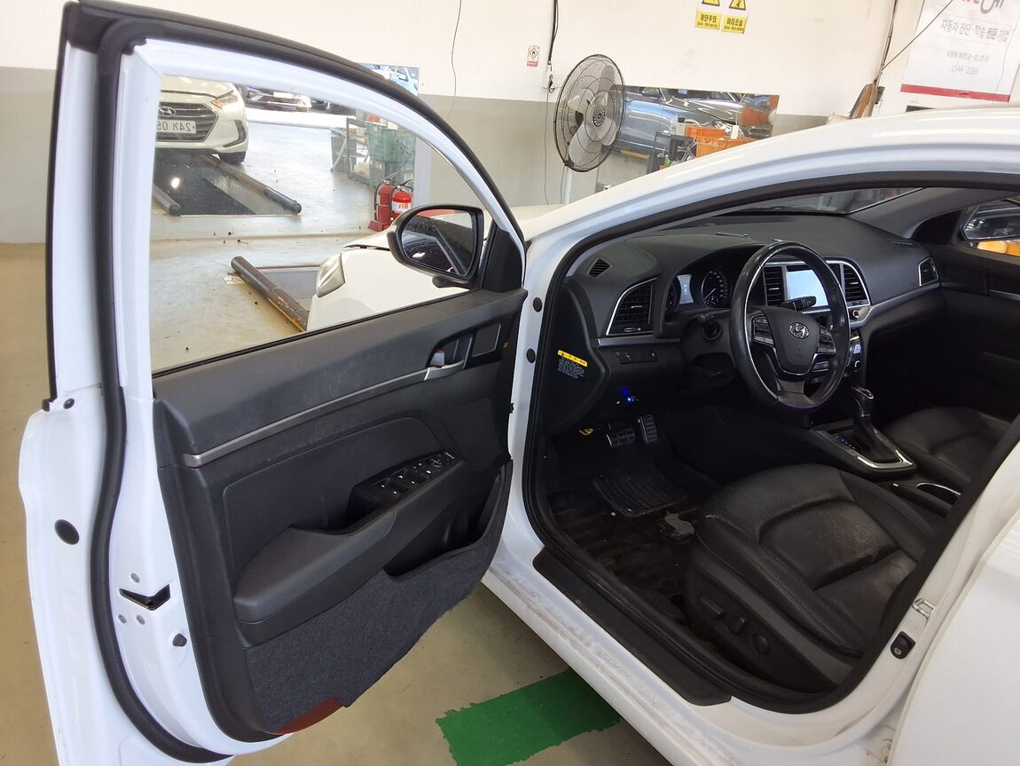 HYUNDAI AVANTE AD 1.6 GDi MODERN SPECIAL 2016 - zdjęcie 10