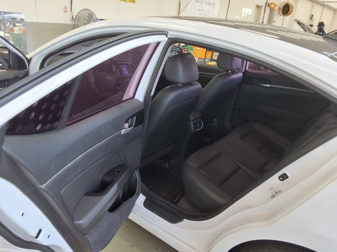 HYUNDAI AVANTE AD 1.6 GDi MODERN SPECIAL 2016 - zdjęcie 12