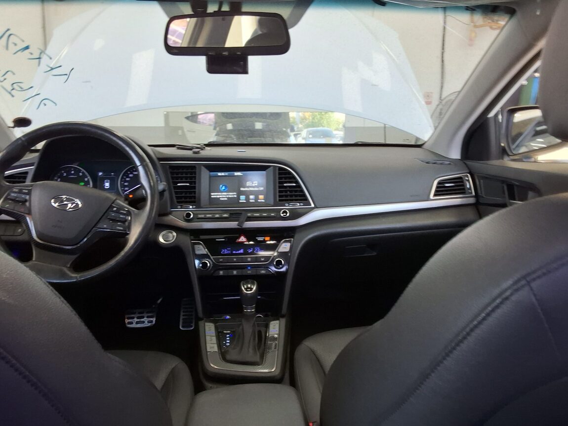 HYUNDAI AVANTE AD 1.6 GDi MODERN SPECIAL 2016 - zdjęcie 11