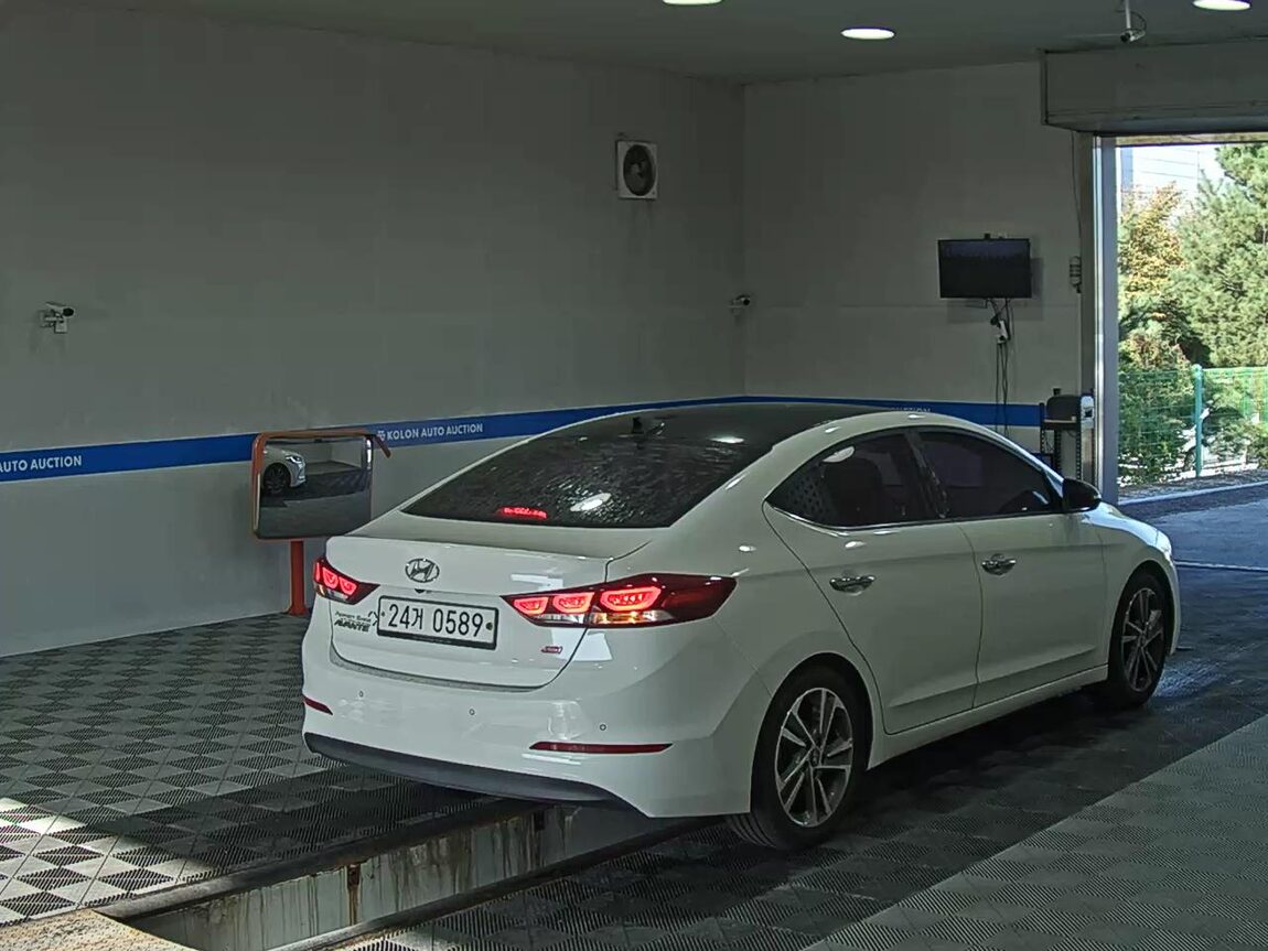 HYUNDAI AVANTE AD 1.6 GDi MODERN SPECIAL 2016 - zdjęcie 5