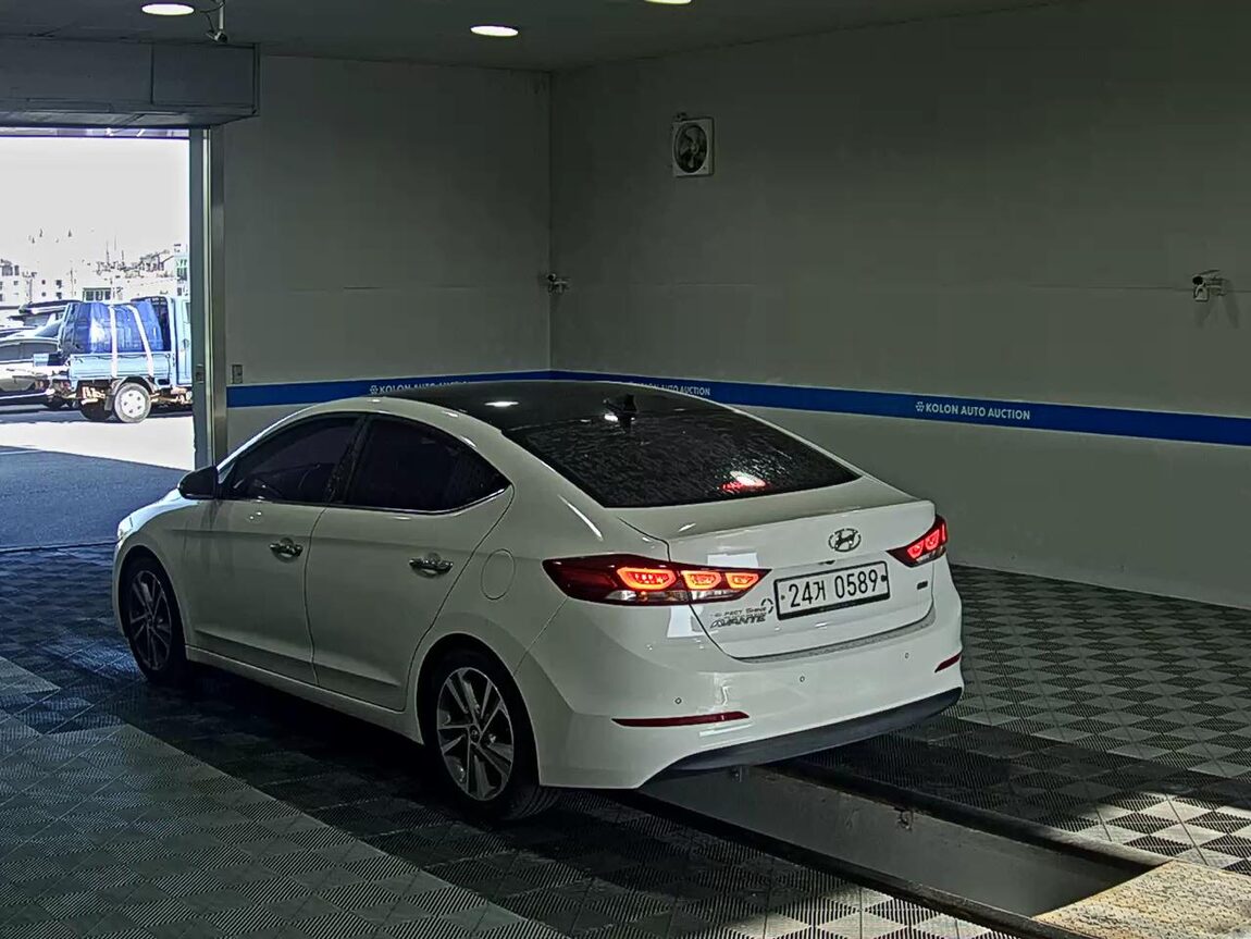 HYUNDAI AVANTE AD 1.6 GDi MODERN SPECIAL 2016 - zdjęcie 6