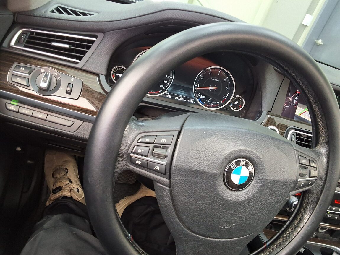BMW 7 SERIES (5TH GEN) 740Li 2014 - zdjęcie 23