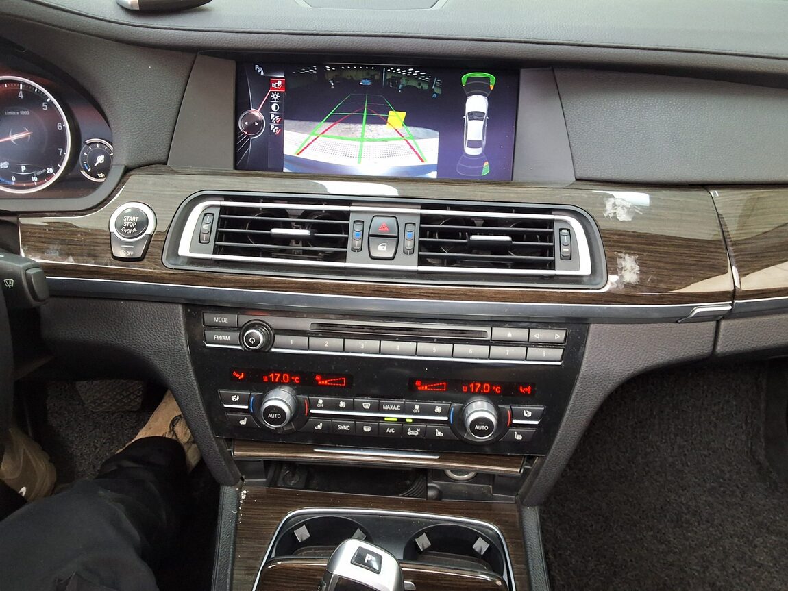 BMW 7 SERIES (5TH GEN) 740Li 2014 - zdjęcie 24