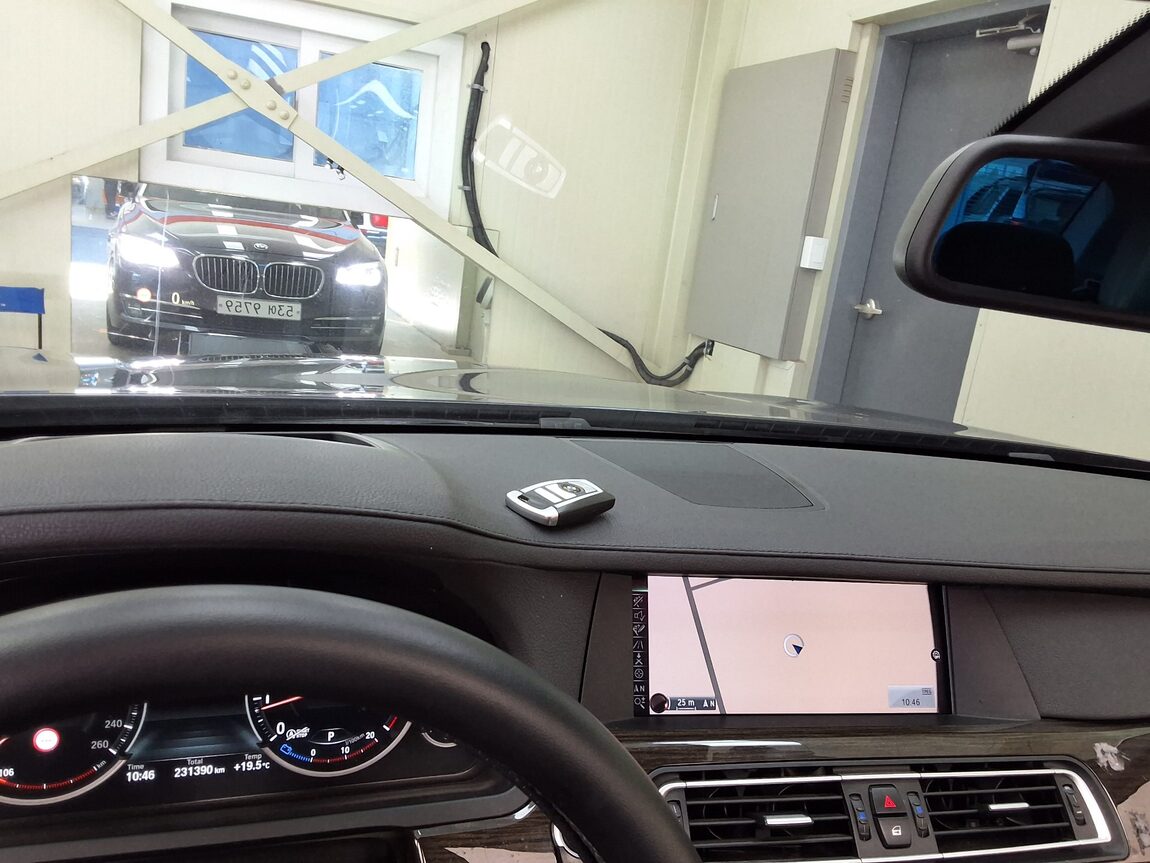BMW 7 SERIES (5TH GEN) 740Li 2014 - zdjęcie 25