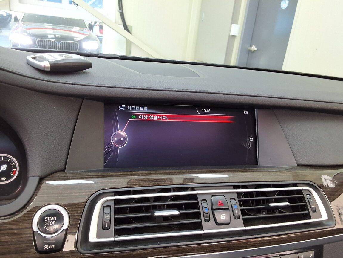 BMW 7 SERIES (5TH GEN) 740Li 2014 - zdjęcie 27