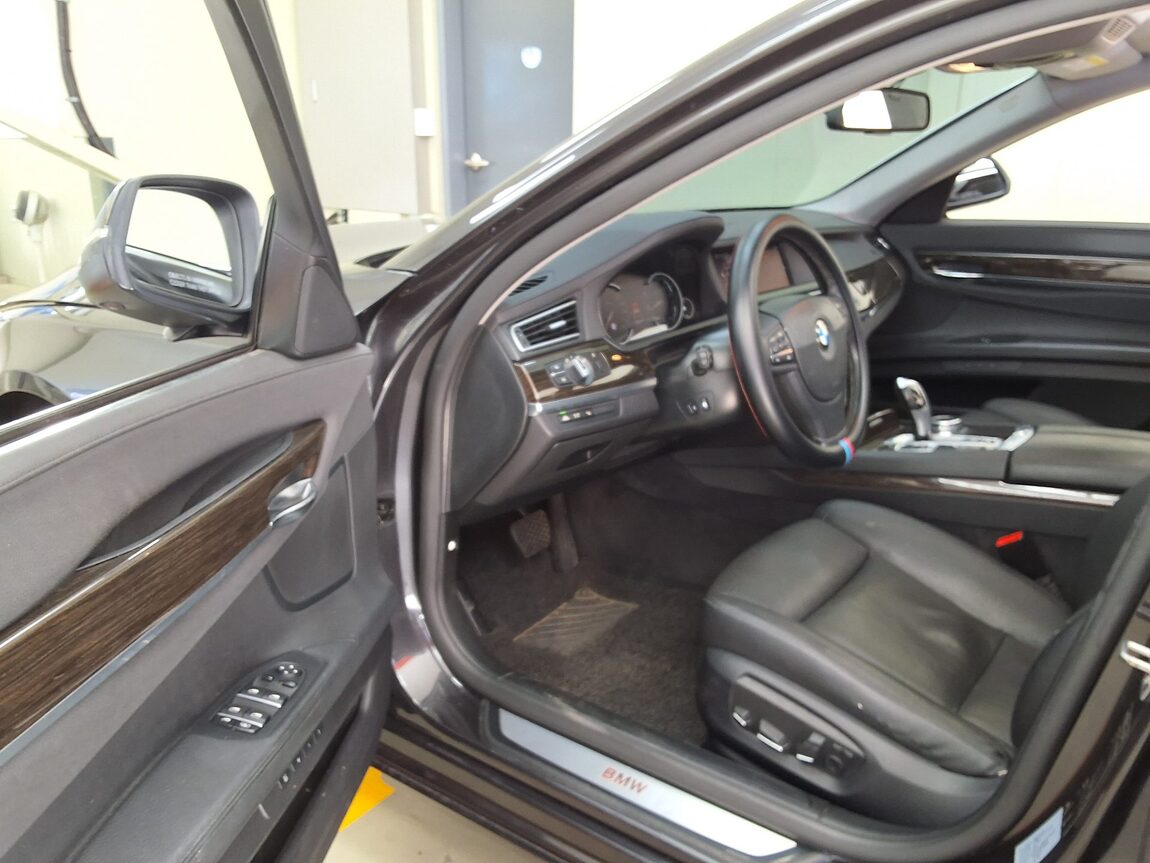 BMW 7 SERIES (5TH GEN) 740Li 2014 - zdjęcie 11