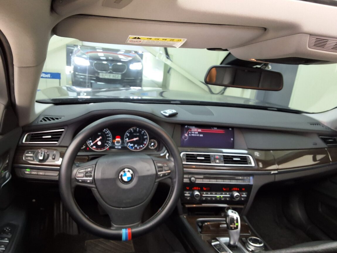 BMW 7 SERIES (5TH GEN) 740Li 2014 - zdjęcie 12