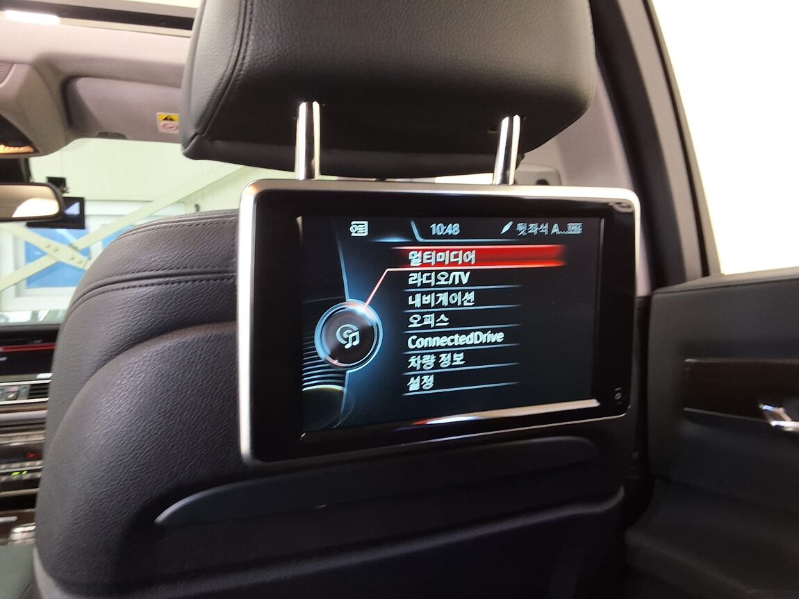 BMW 7 SERIES (5TH GEN) 740Li 2014 - zdjęcie 30