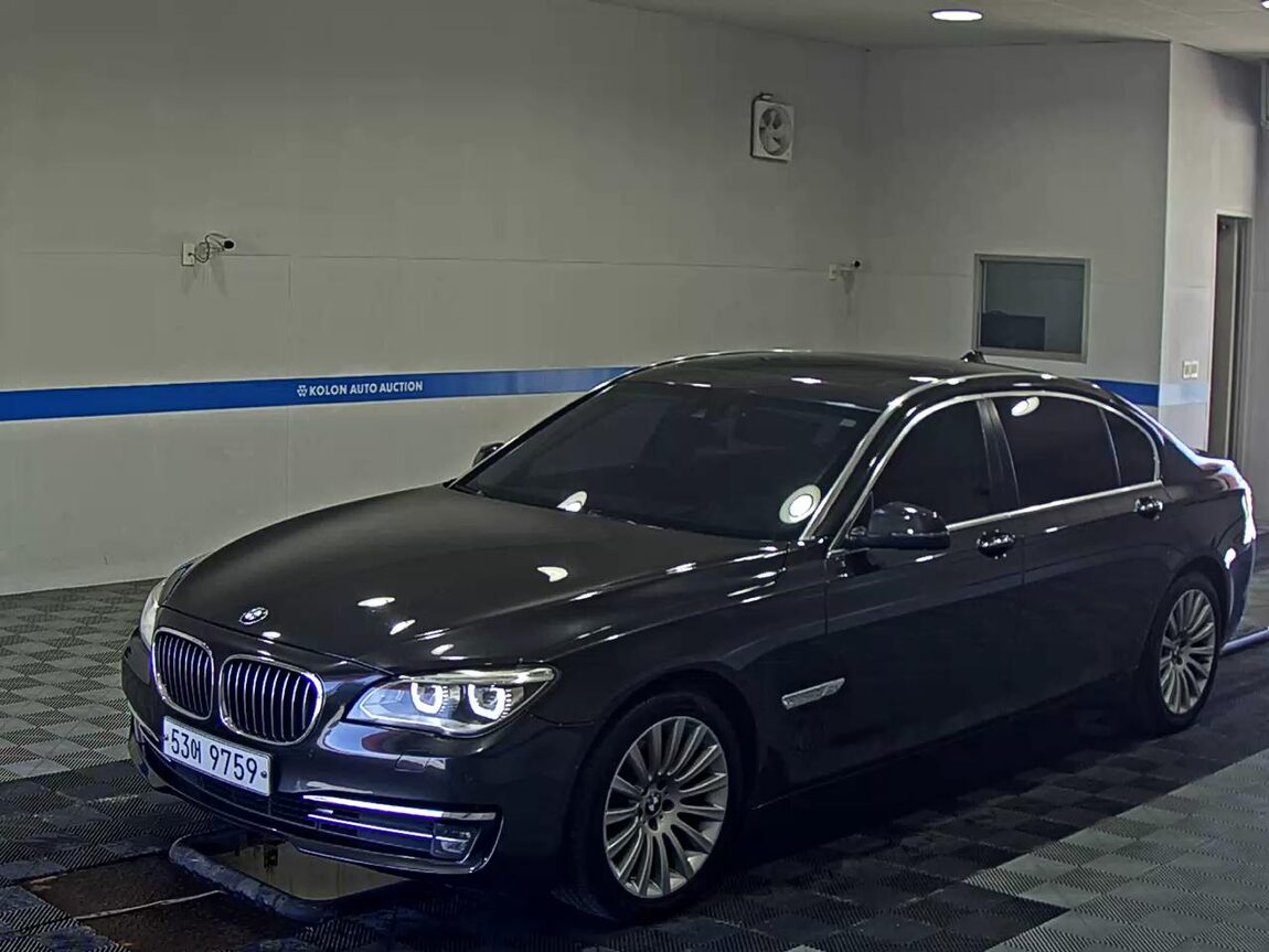 BMW 7 SERIES (5TH GEN) 740Li 2014 - zdjęcie 2