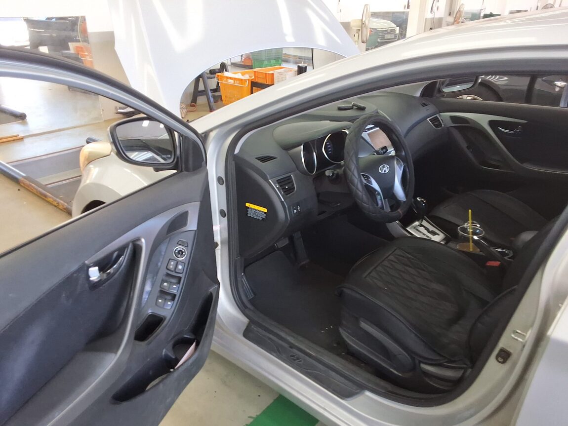 HYUNDAI AVANTE MD M16 GDi PREMIER 2011 - zdjęcie 10