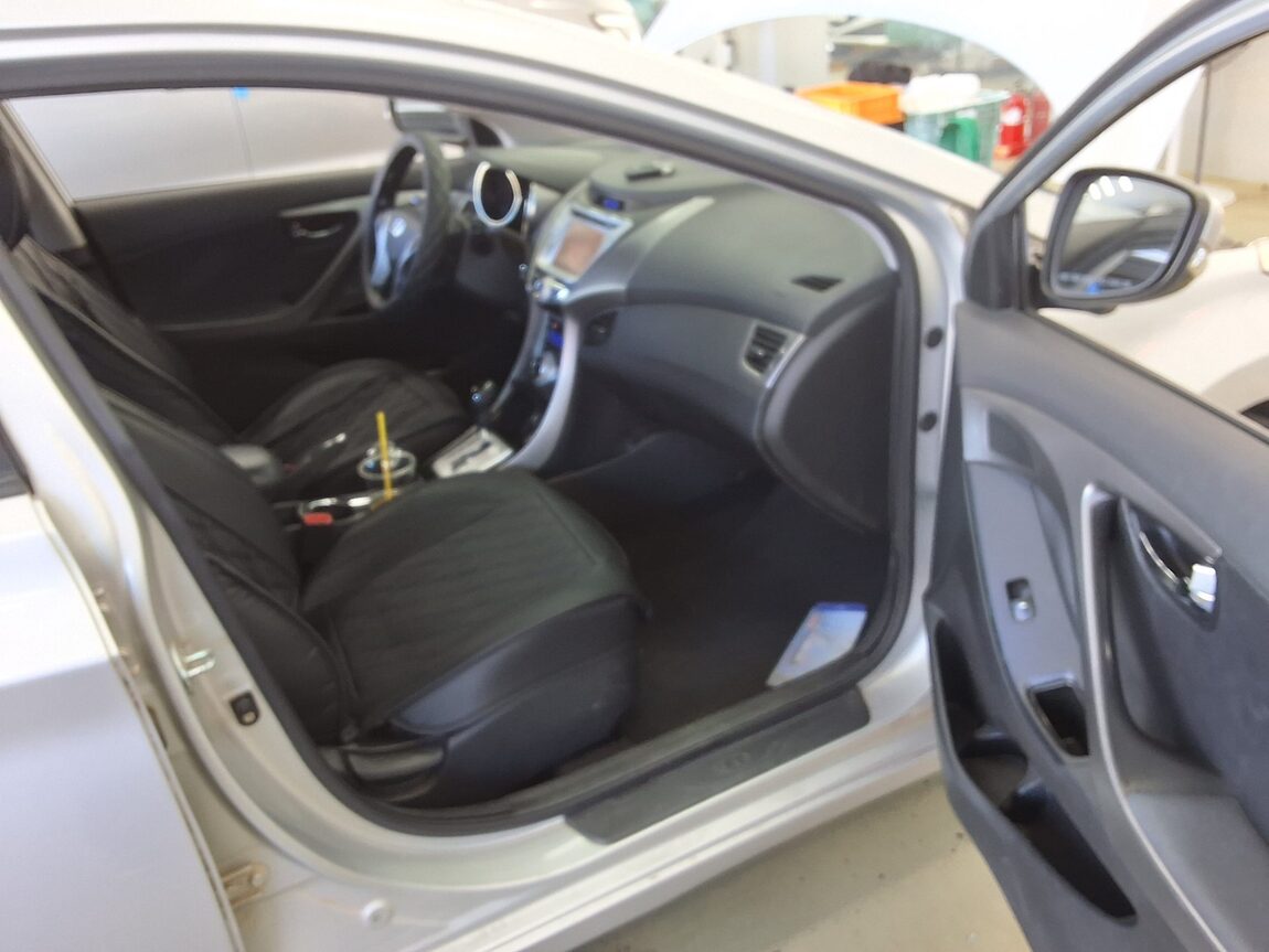 HYUNDAI AVANTE MD M16 GDi PREMIER 2011 - zdjęcie 14