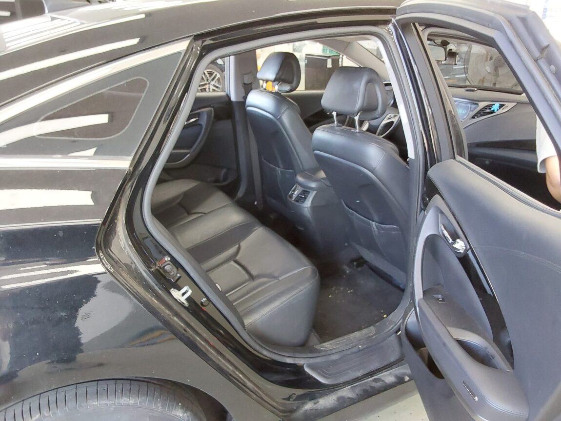 HYUNDAI GRANDEUR HG HG 240 LUXURY 2012 - zdjęcie 13