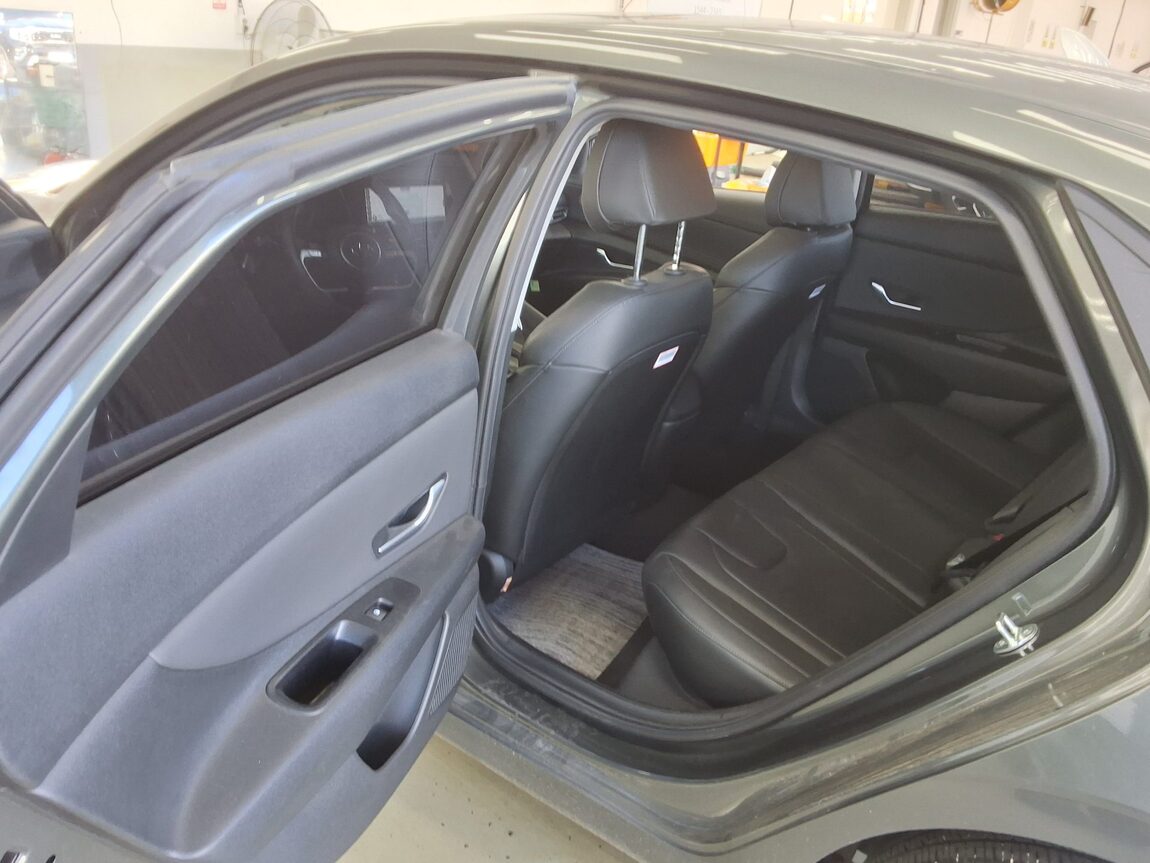 HYUNDAI AVANTE (CN7) 1.6 GASOLINE MODERN 2023 - zdjęcie 12