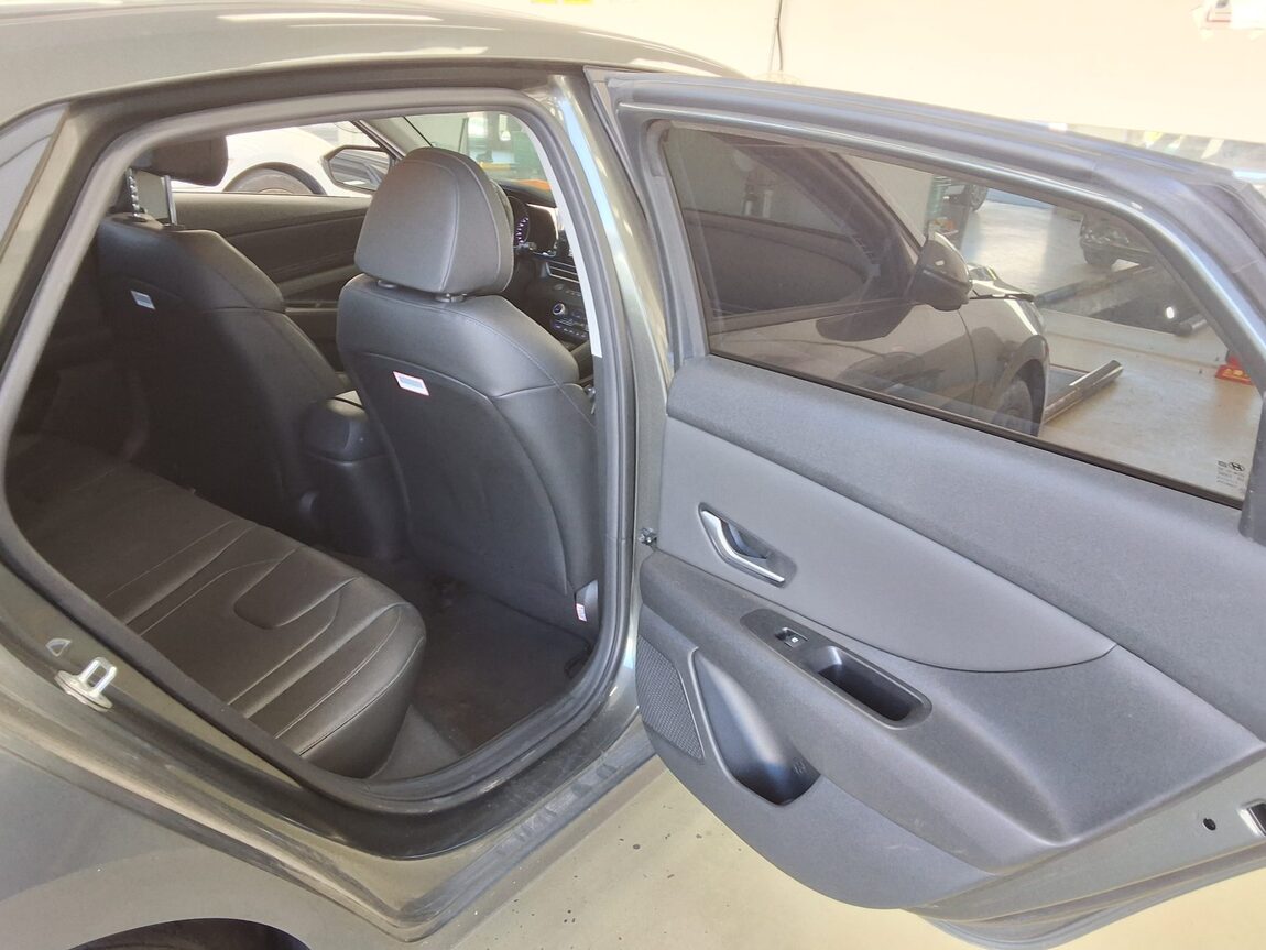 HYUNDAI AVANTE (CN7) 1.6 GASOLINE MODERN 2023 - zdjęcie 13