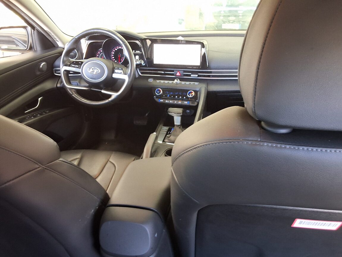 HYUNDAI AVANTE (CN7) 1.6 GASOLINE MODERN 2023 - zdjęcie 11