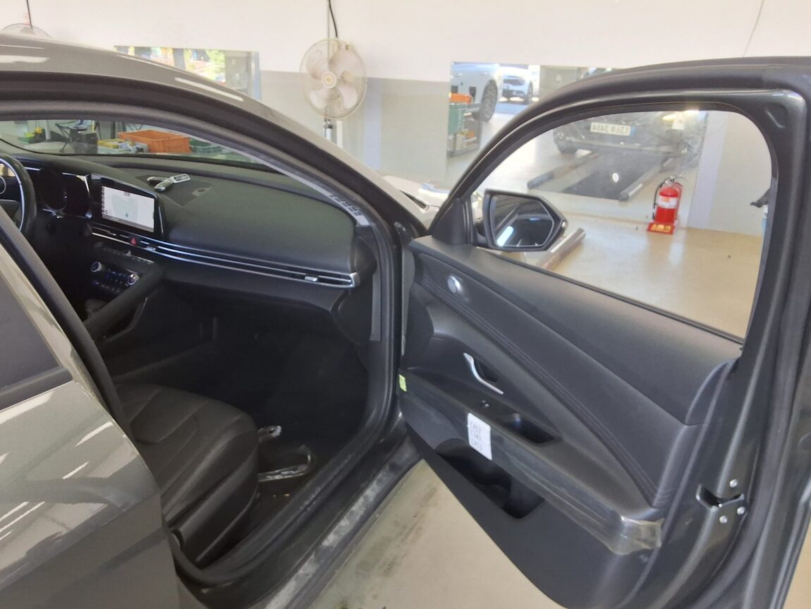 HYUNDAI AVANTE (CN7) 1.6 GASOLINE MODERN 2023 - zdjęcie 14