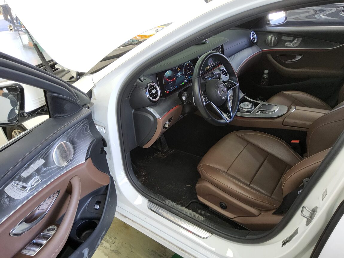 MERCEDES-BENZ E-CLASS (5TH GEN) E350 4MATIC AVANTGARDE 2022 - zdjęcie 10