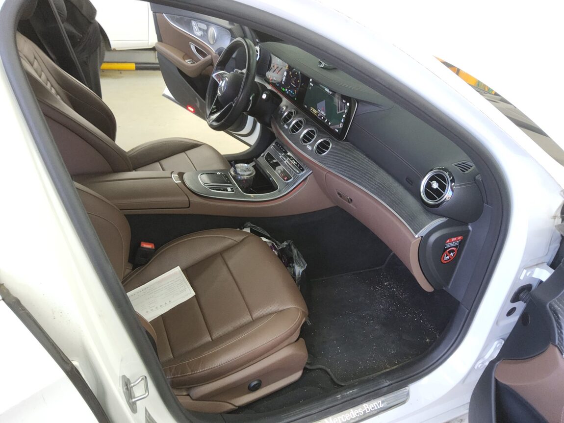 MERCEDES-BENZ E-CLASS (5TH GEN) E350 4MATIC AVANTGARDE 2022 - zdjęcie 14