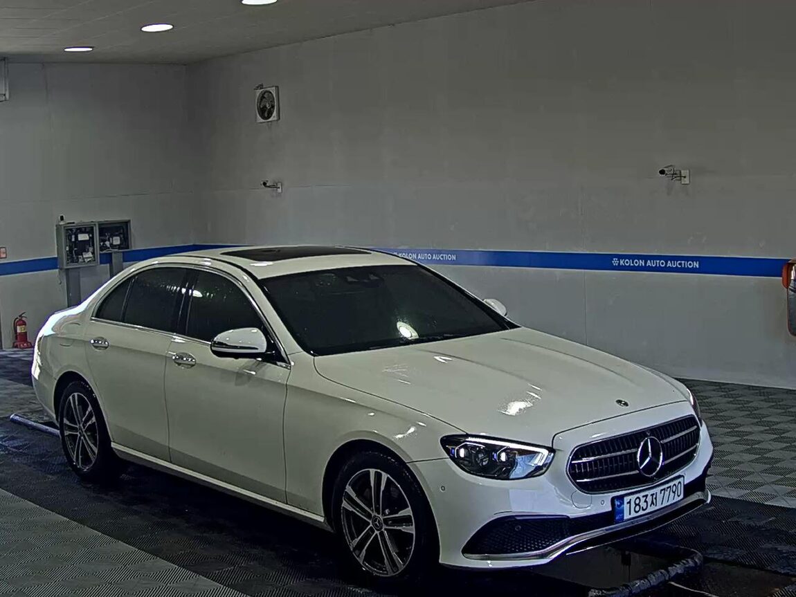 MERCEDES-BENZ E-CLASS (5TH GEN) E350 4MATIC AVANTGARDE 2022 - zdjęcie 3