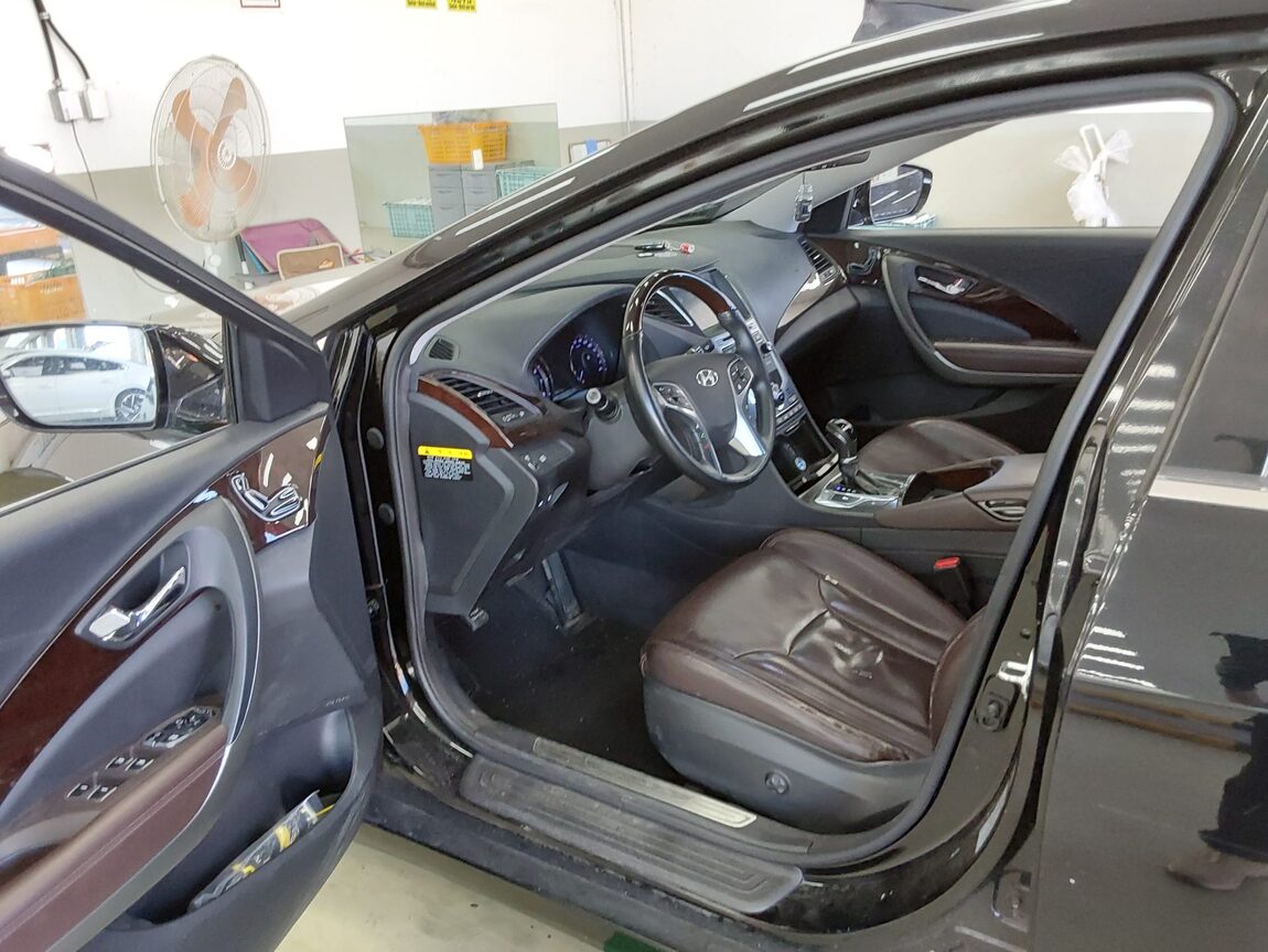 HYUNDAI GRANDEUR HG HG 300 PREMIUM 2016 - zdjęcie 10