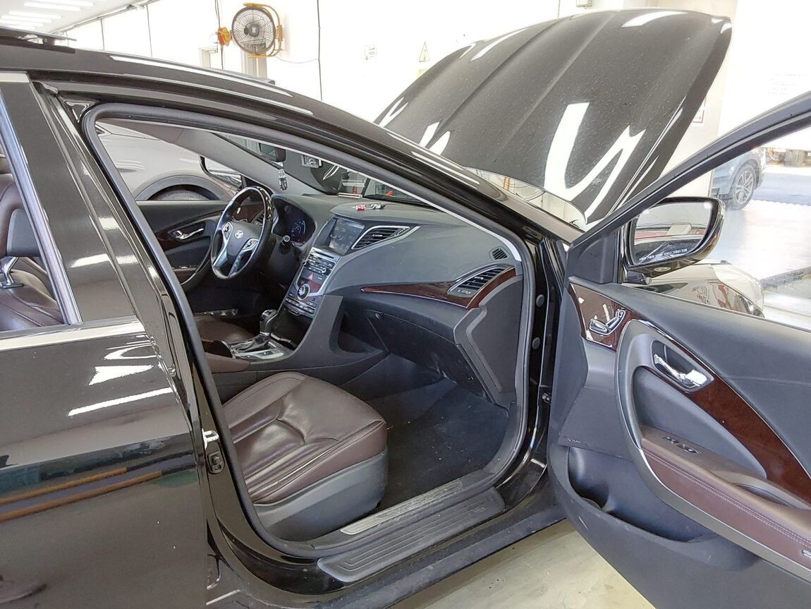 HYUNDAI GRANDEUR HG HG 300 PREMIUM 2016 - zdjęcie 14
