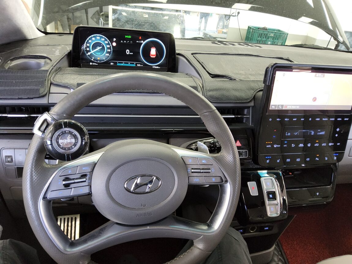 HYUNDAI STARIA 2.2 DIESEL LIMOUSINE 7-SEATER 2WD 2022 - zdjęcie 17