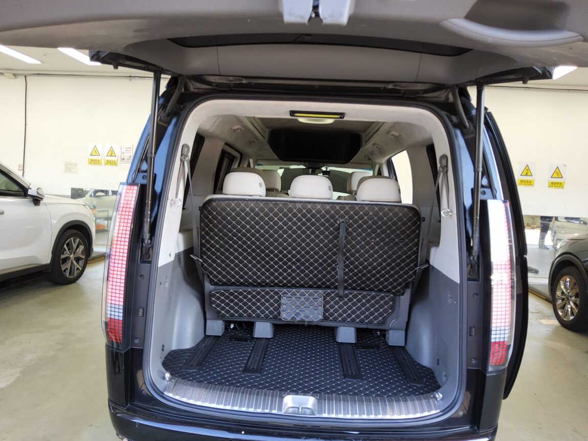 HYUNDAI STARIA 2.2 DIESEL LIMOUSINE 7-SEATER 2WD 2022 - zdjęcie 15