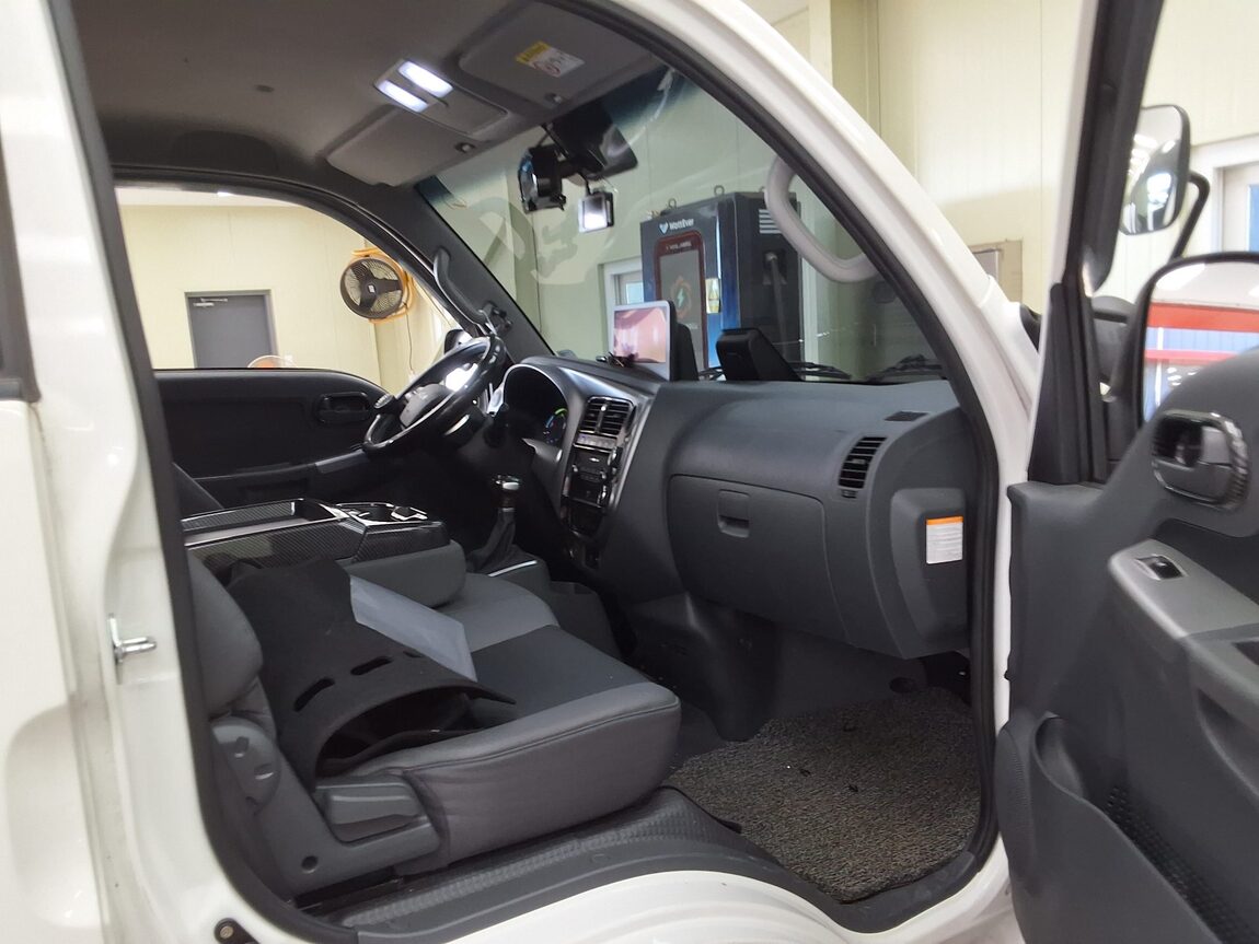 KIA BONGO III EV BUILT-IN BOX TRUCK LOW DECK 2023 - zdjęcie 12