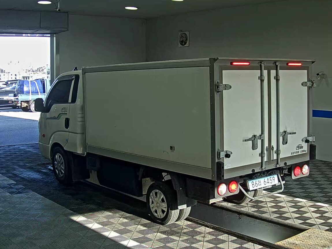 KIA BONGO III EV BUILT-IN BOX TRUCK LOW DECK 2023 - zdjęcie 6