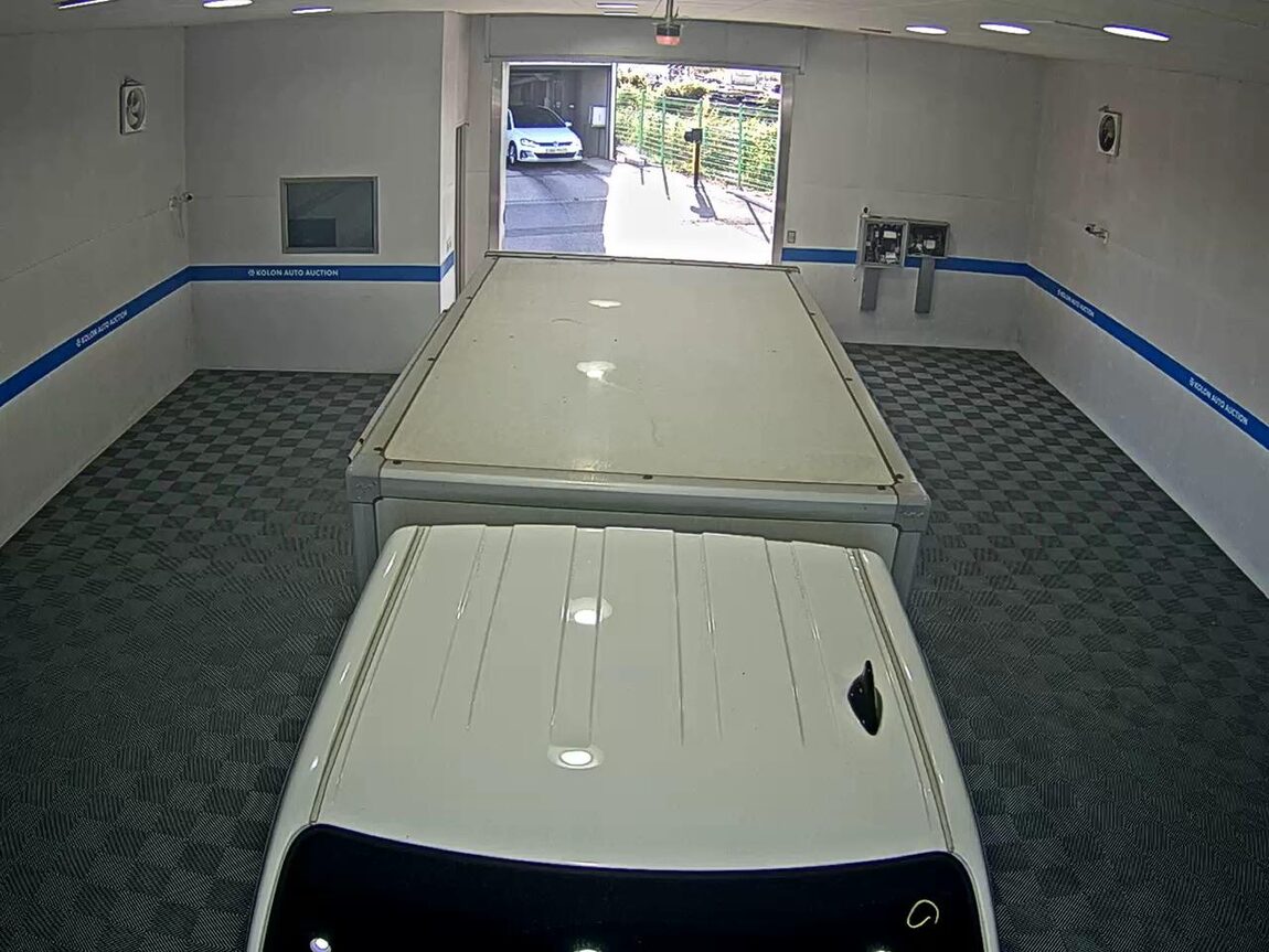 KIA BONGO III EV BUILT-IN BOX TRUCK LOW DECK 2023 - zdjęcie 7
