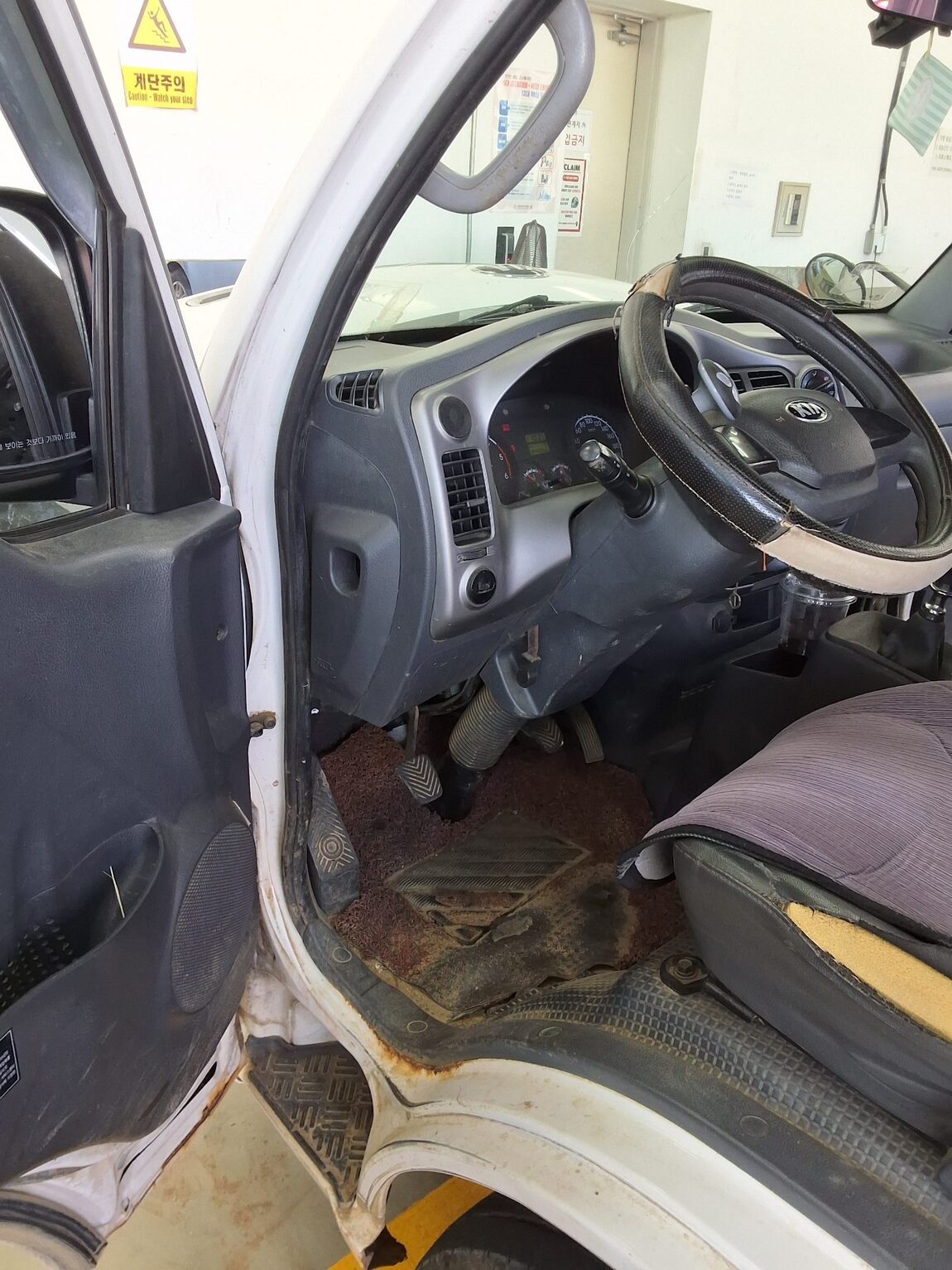 KIA BONGO III CARGO CRDi KING CAB EXTRA LONG WHEELBASE 2014 - zdjęcie 10