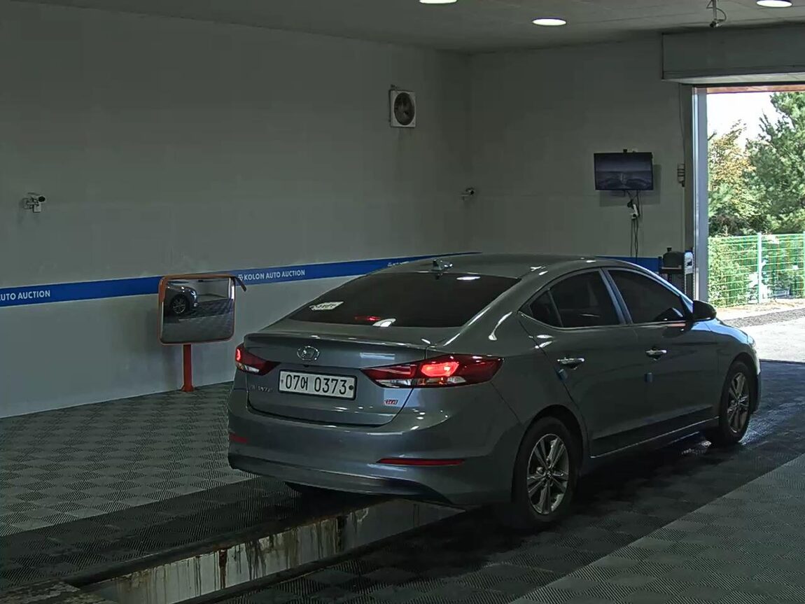 HYUNDAI AVANTE AD 1.6 GDi MODERN 2017 - zdjęcie 5