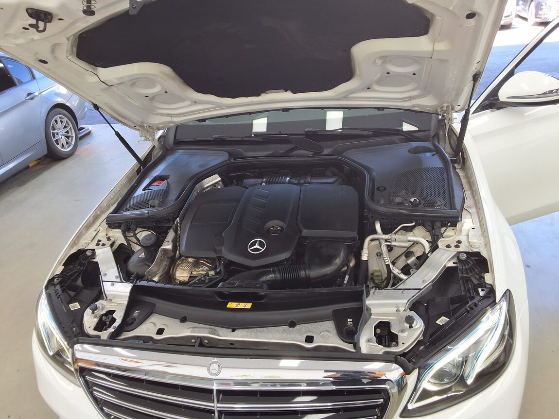 MERCEDES-BENZ E-CLASS (5TH GEN) E220d EXCLUSIVE 2017 - zdjęcie 21