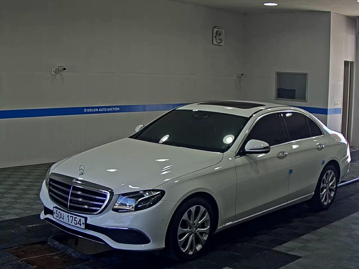 MERCEDES-BENZ E-CLASS (5TH GEN) E220d EXCLUSIVE 2017 - zdjęcie 2