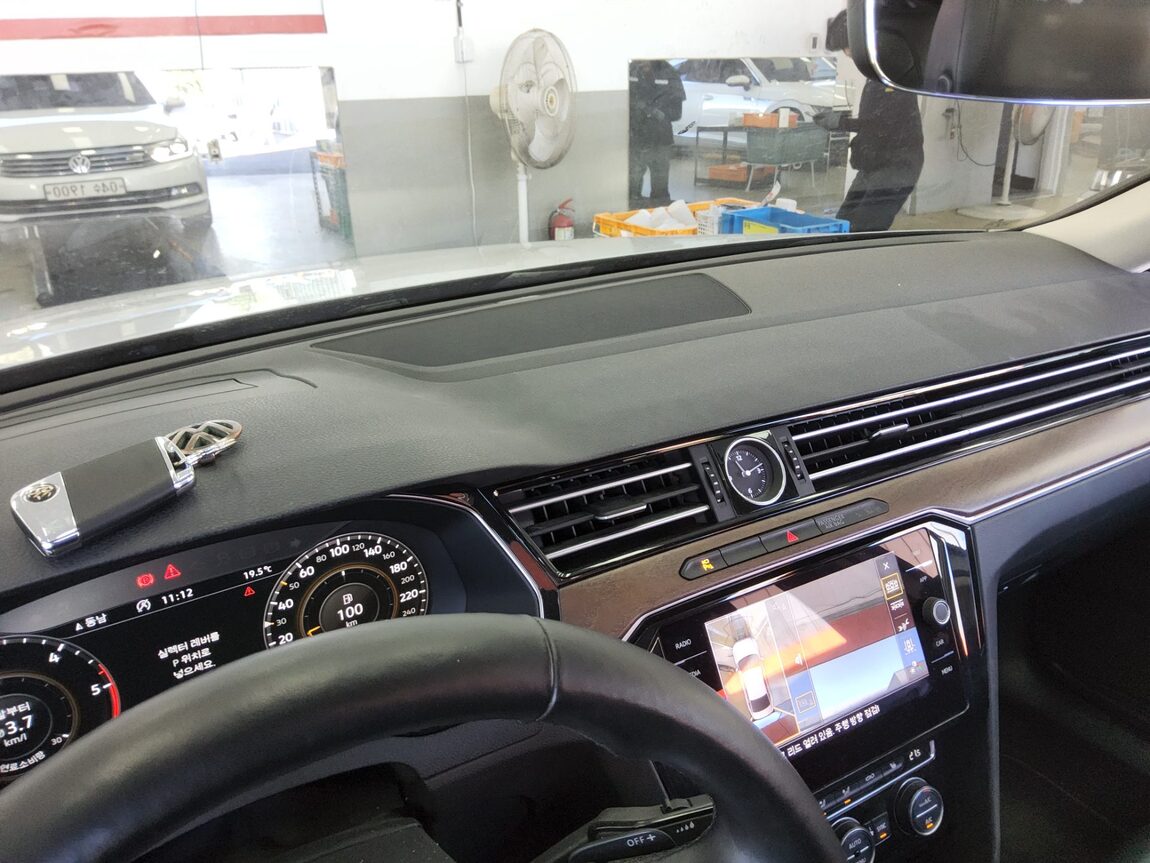 VOLKSWAGEN PASSAT GT (8TH GEN) 2.0 TDI 4MOTION PRESTIGE 2018 - zdjęcie 18